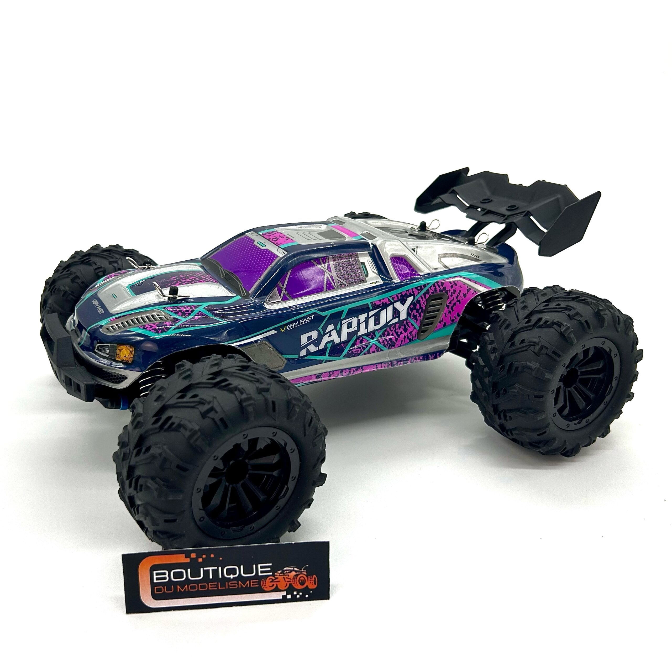 Pro RS affrontant un sol humide.